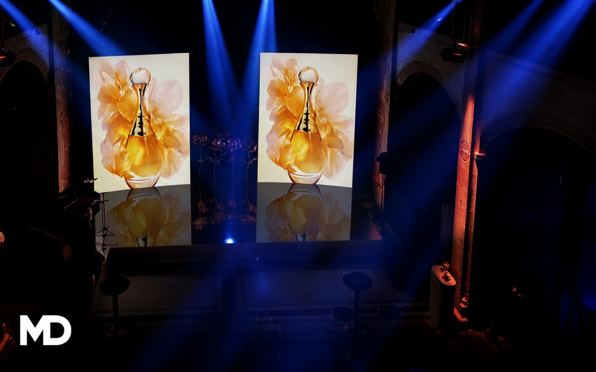 Pantalles LED verticals i còncaves de MD per a l'art audiovisual de L'Or de J'adore