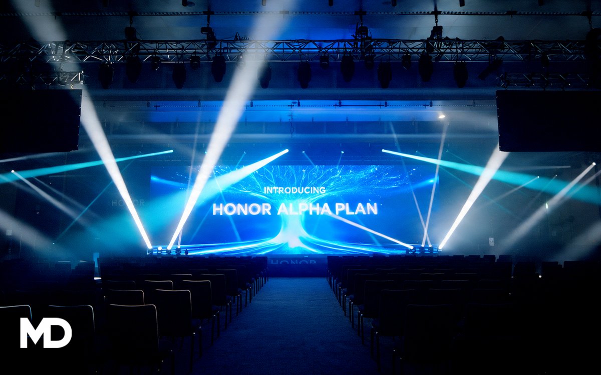 MD installs a giant 18-meter LED screen for the Honor Alpha Plan event